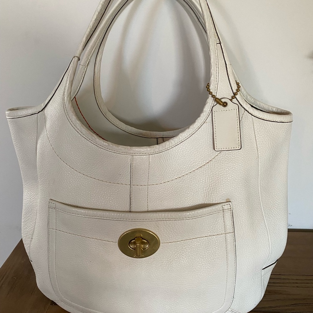 Coach Vintage White Leather Shoulder Bag